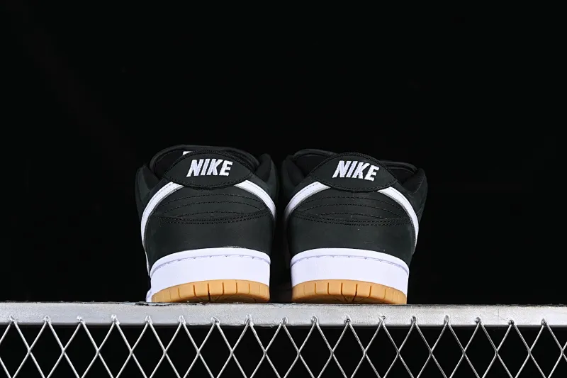 All Categories Nk SB Dunk Series Nk SB Dunk Low Low-top sneakers Nk SB Dunk Low "Black Gum" Raw rubber black and white SB low-top casual sneakers CD2563-006